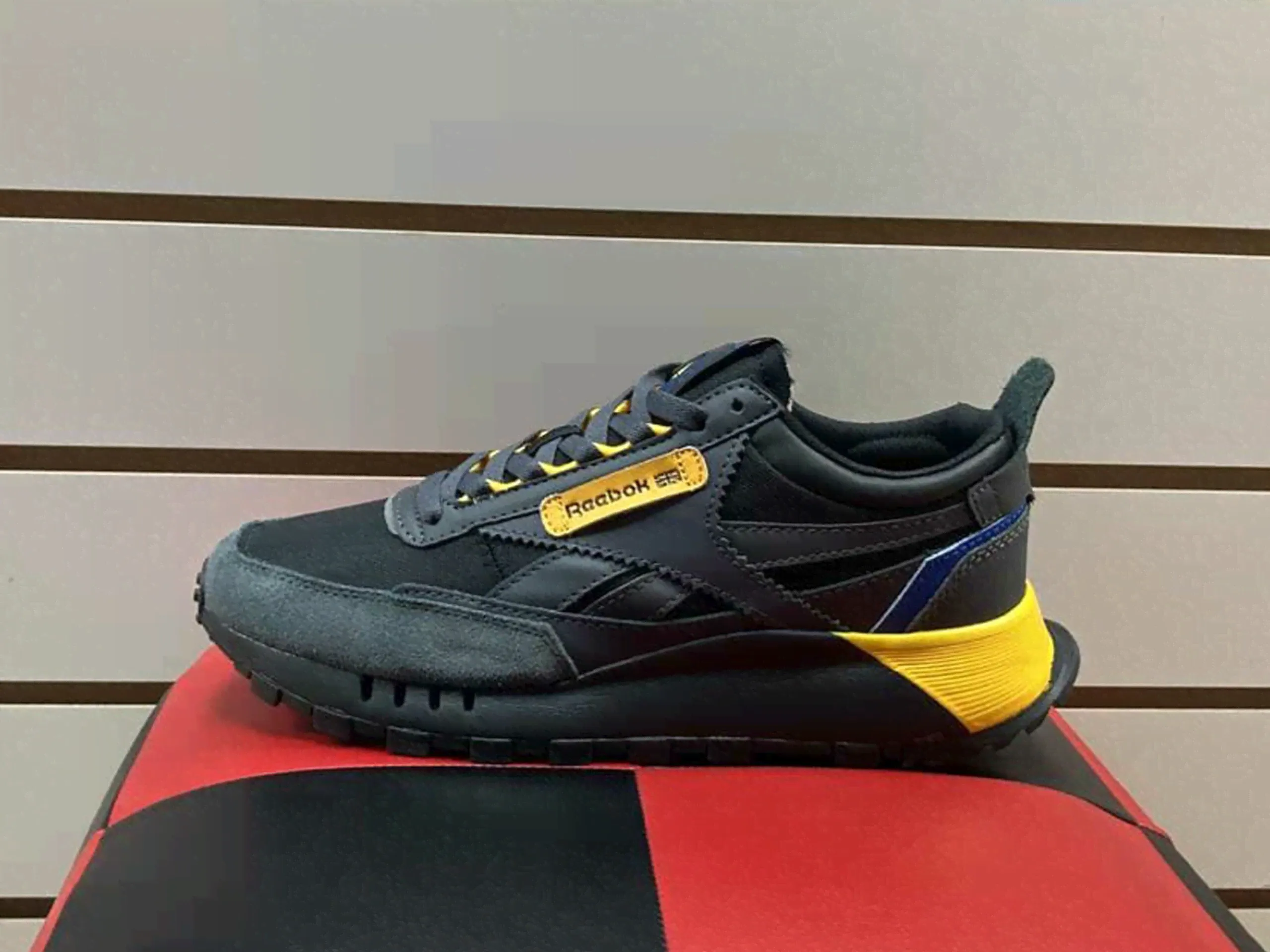 reebok classic leather legacy black yellow FY7439