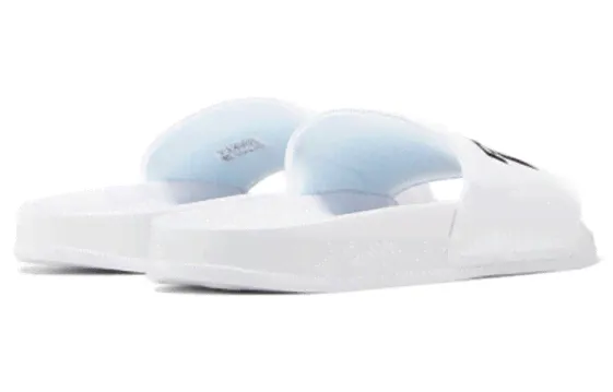 Спортивные тапочки Reebok Classic FW6229
