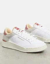 Белые кроссовки с розовой вставкой на заднике Reebok AD Court-Белый