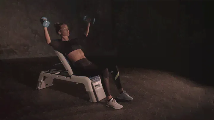 Тренировка с гантелями на Дек Reebok