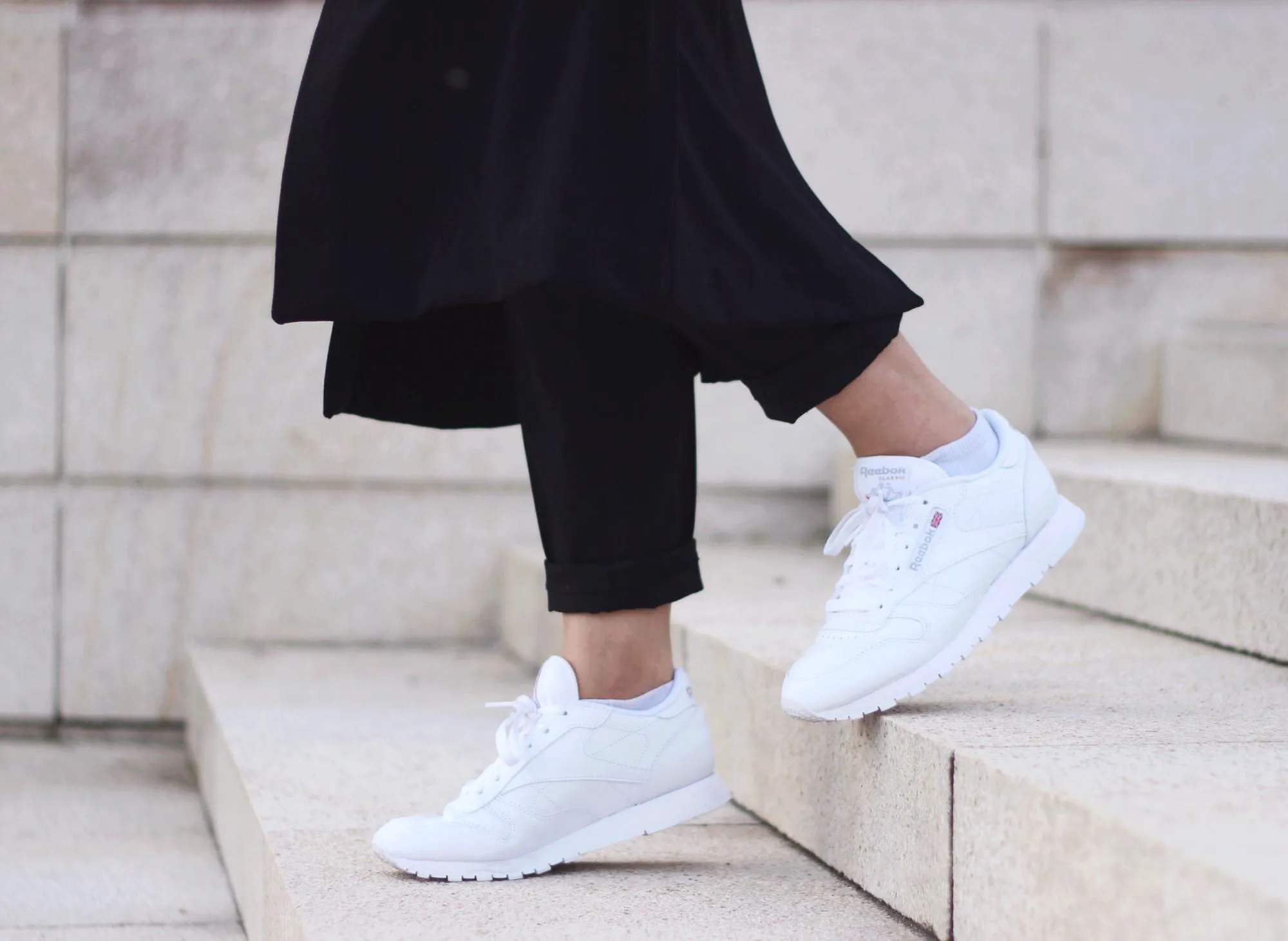 Кроссовки женские REEBOK белые-0